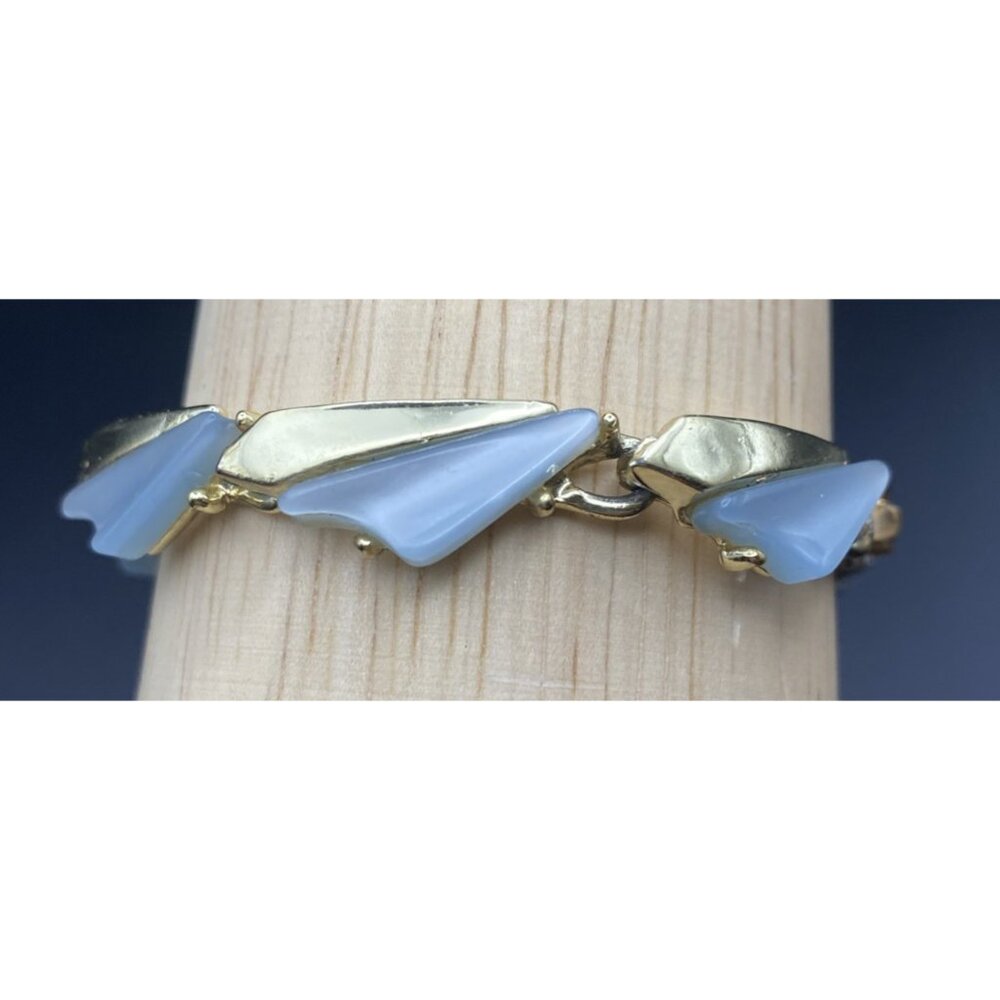 Vintage Gold Tone Link Bracelet Frosted Blue Lucite Mid-Century 6.5" Fold Over - Picture 8 of 8